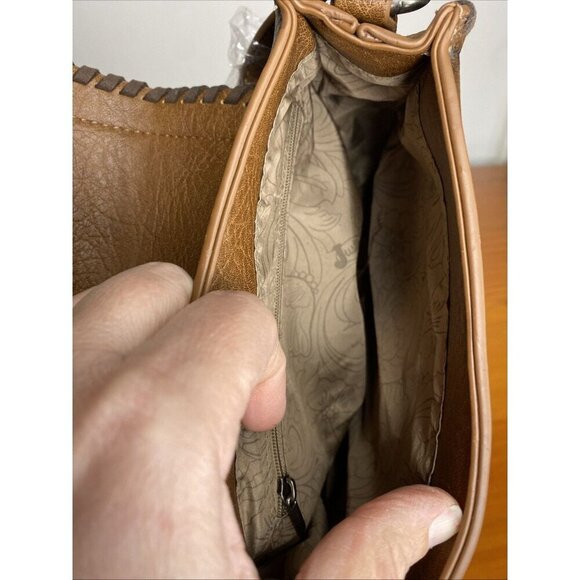 Justin Boot Barn Women's Whipstitch Fringe Saddle Bag Brown w/ Justin Earrings - Picture 4 of 10